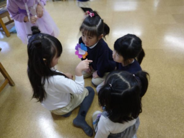 みんなで相談すればいい方法が思いつくかな 学校法人まゆみ学園 みんなで相談すればいい方法が思いつくかな 学校法人まゆみ学園