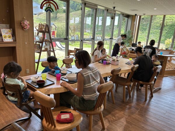 さばめしと冷や汁（プチカフェランチ・気まぐれこども食堂） – 学校